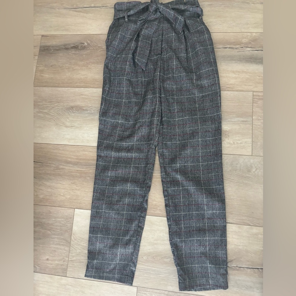 Women’s pleated trouser, size 4